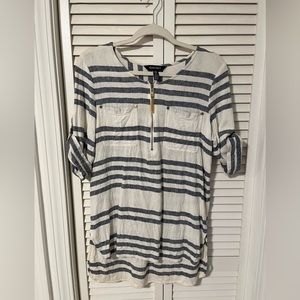 Ellen Tracy White & Navy Blue Blouse with gold tassel zipper